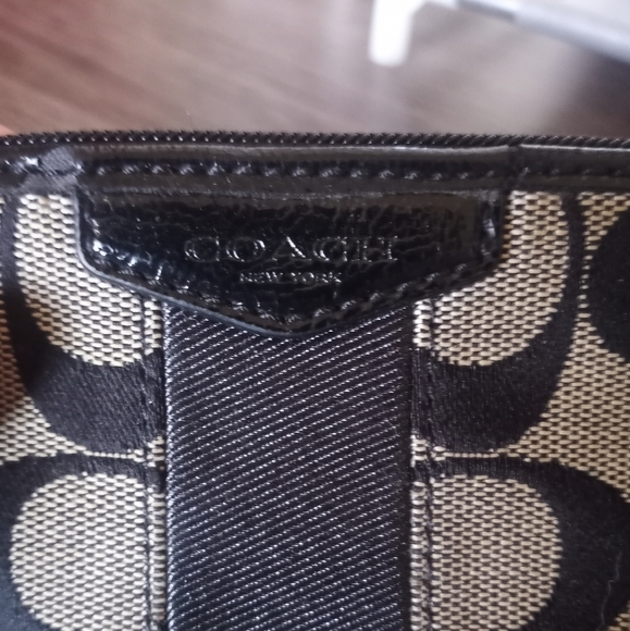 Coach wristlet with unbranded pearl strap - Picture 10 of 12